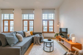 Huswell - Modern apartment located at historical Main Square